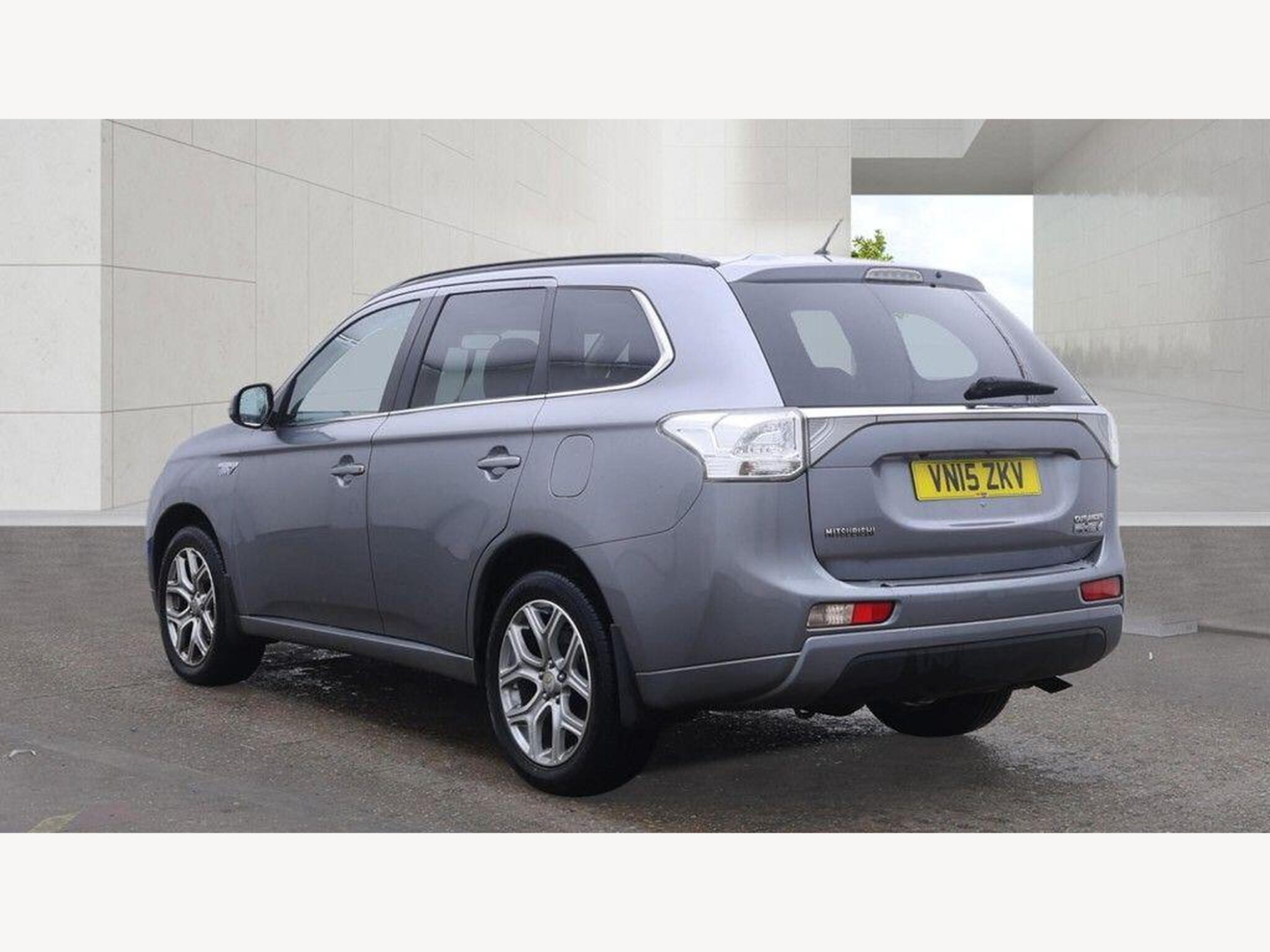 Mitsubishi Outlander photo 2