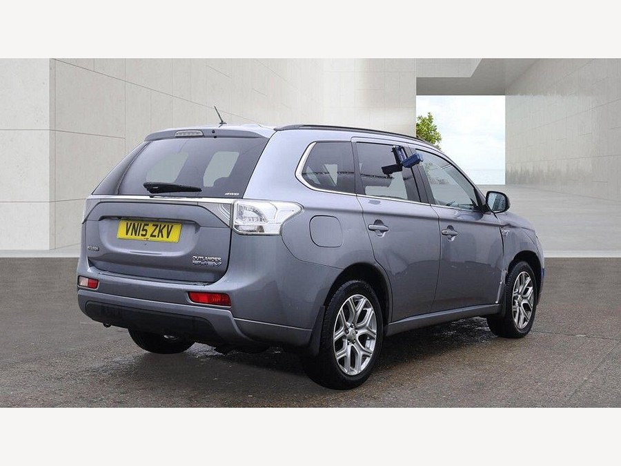 2015 Mitsubishi Outlander photo 3
