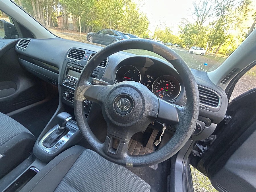 Volkswagen Golf photo 2