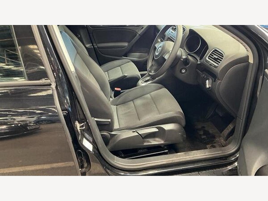 2009 Volkswagen Golf photo 4