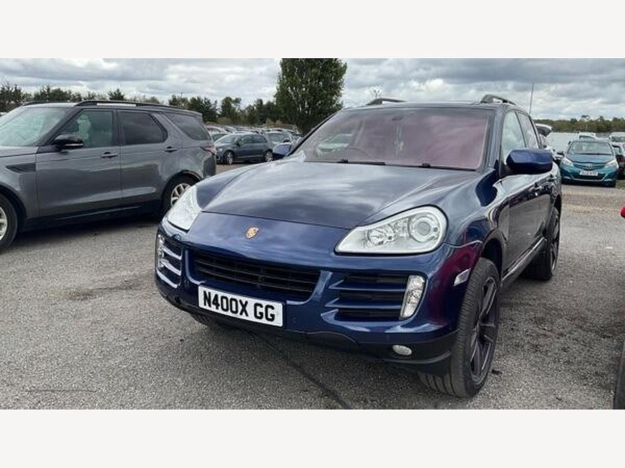 Porsche Cayenne photo 2