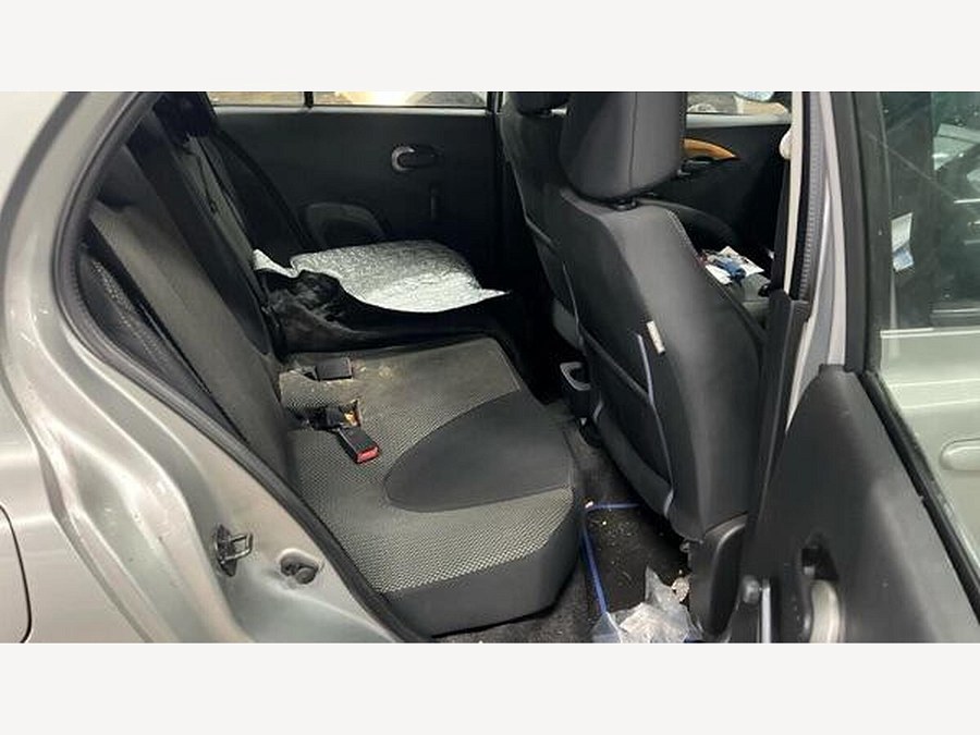 Nissan Micra photo 2