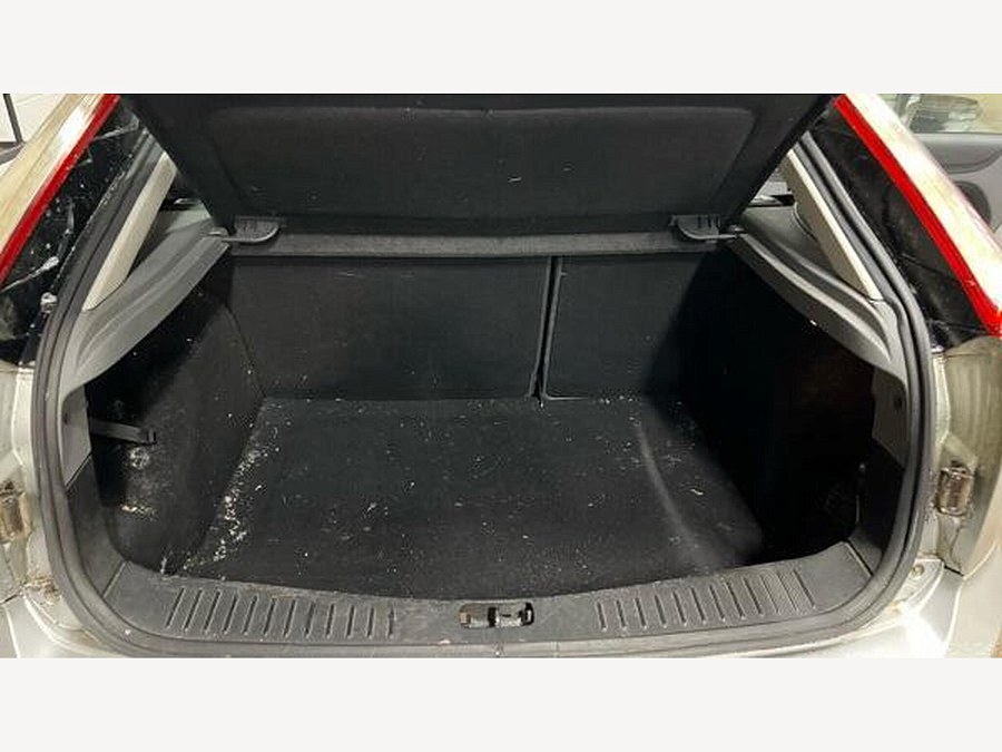 2009 Ford Focus photo 8