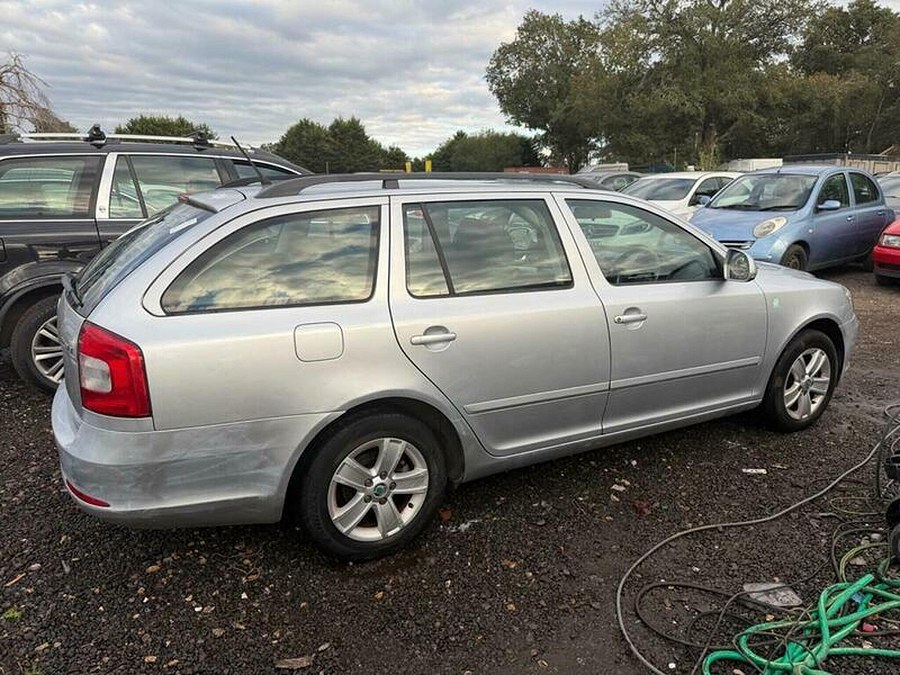 2012 Skoda Octavia photo 13