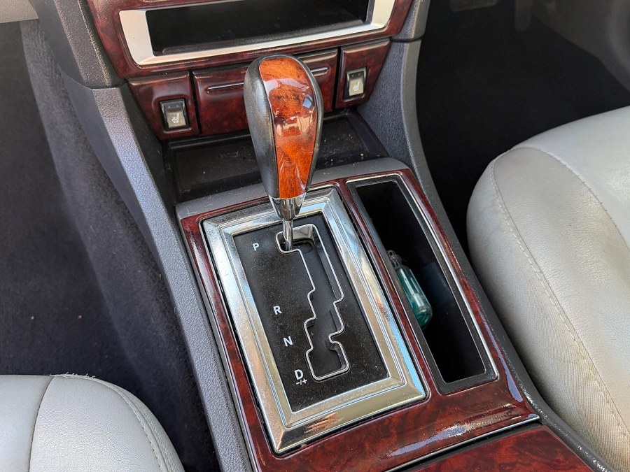 2008 Chrysler 300C photo 11