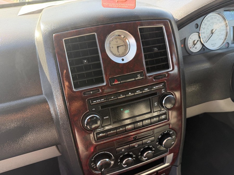 2008 Chrysler 300C photo 10