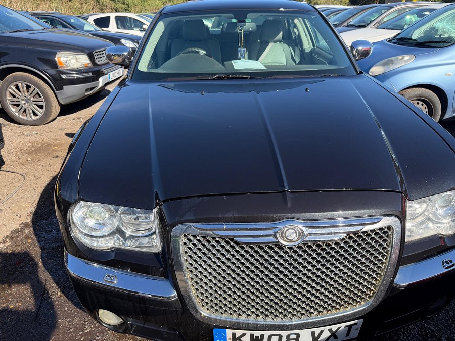 Chrysler 300C photo 2