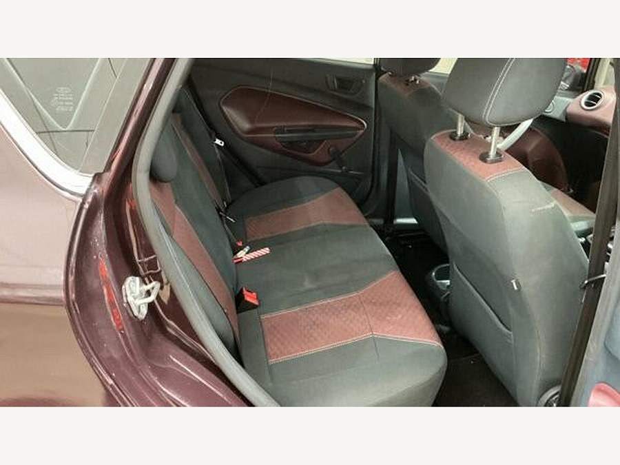 2010 Ford Fiesta photo 8