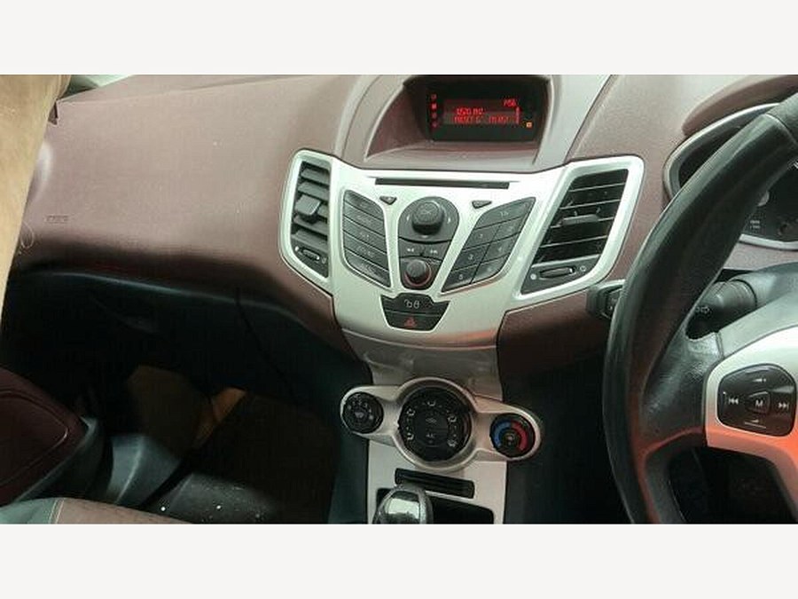 2010 Ford Fiesta photo 9
