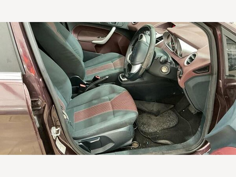 2010 Ford Fiesta photo 6