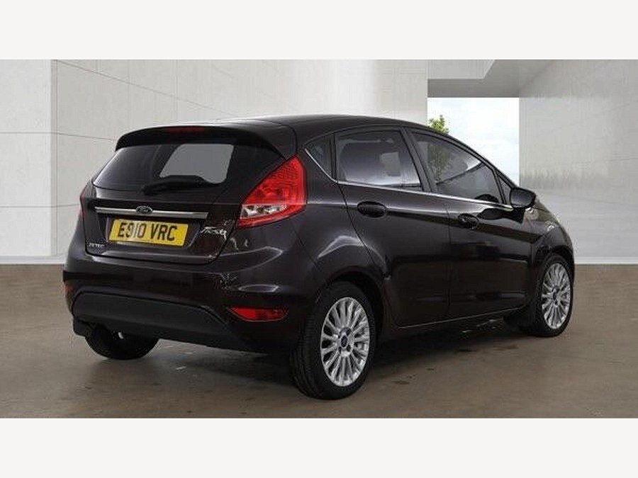2010 Ford Fiesta photo 5