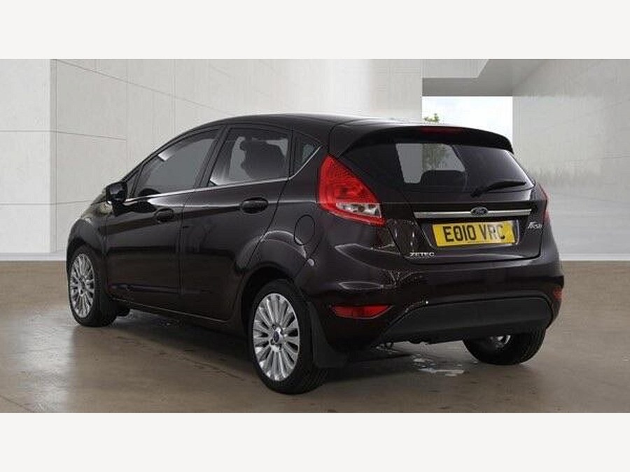 Ford Fiesta photo 2