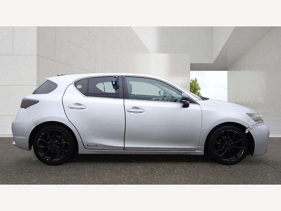 2011 Lexus CT photo 3