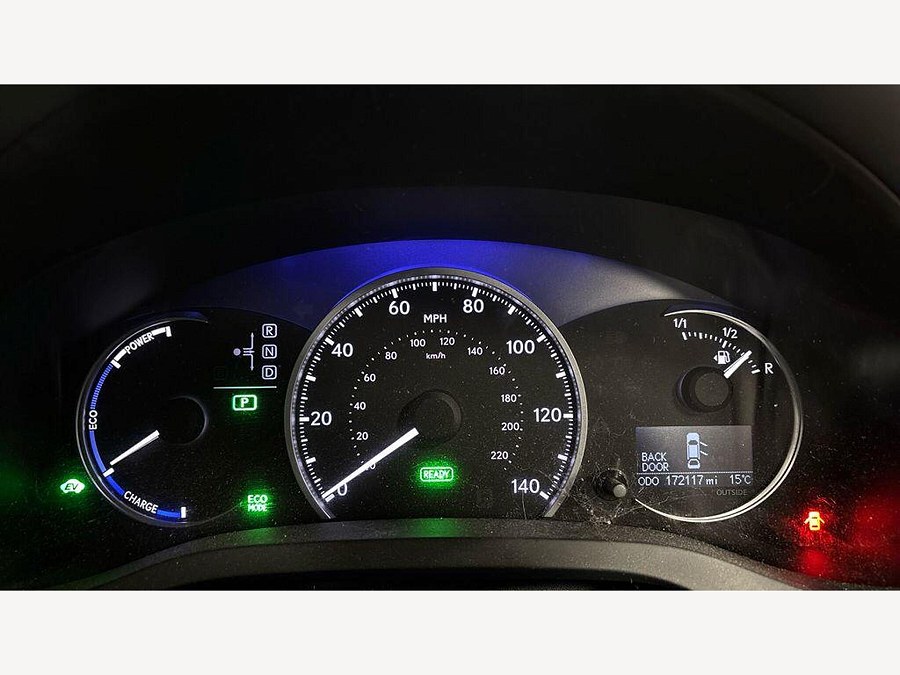 Lexus CT photo 2