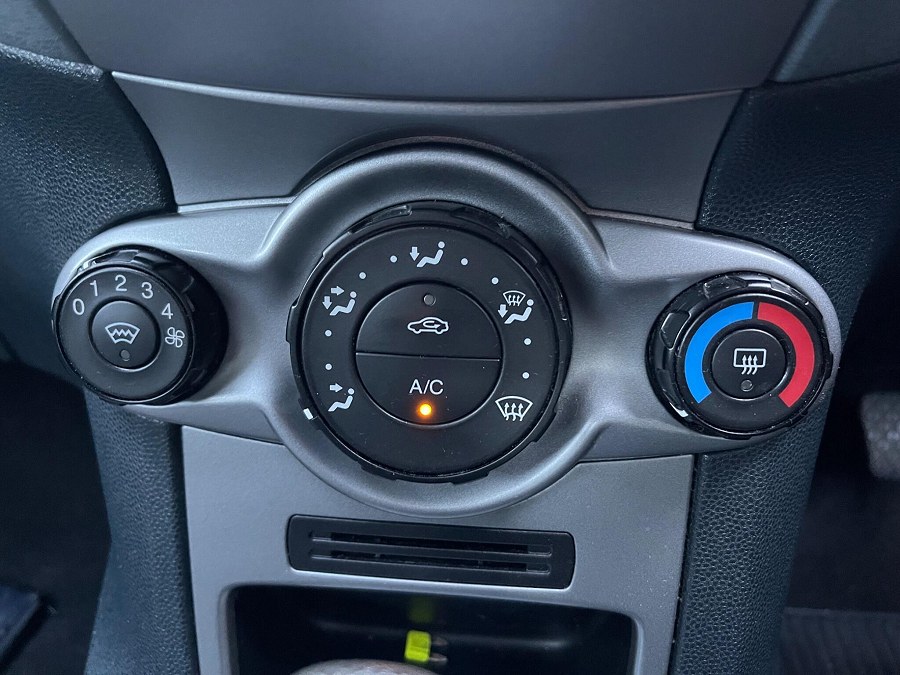 2009 Ford Fiesta photo 13