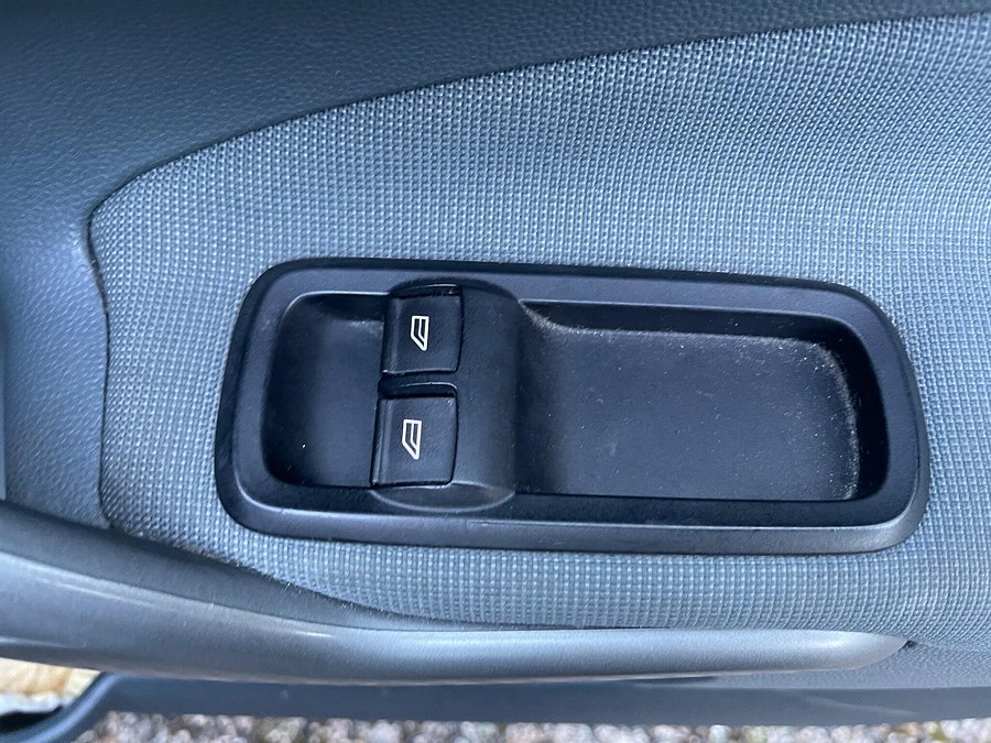 2009 Ford Fiesta photo 10