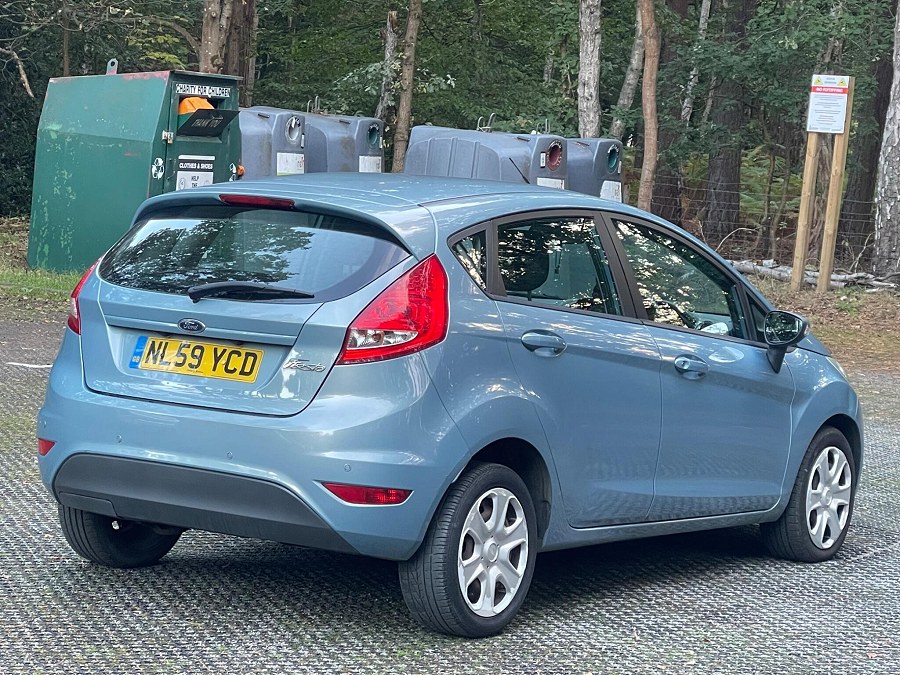 2009 Ford Fiesta photo 3