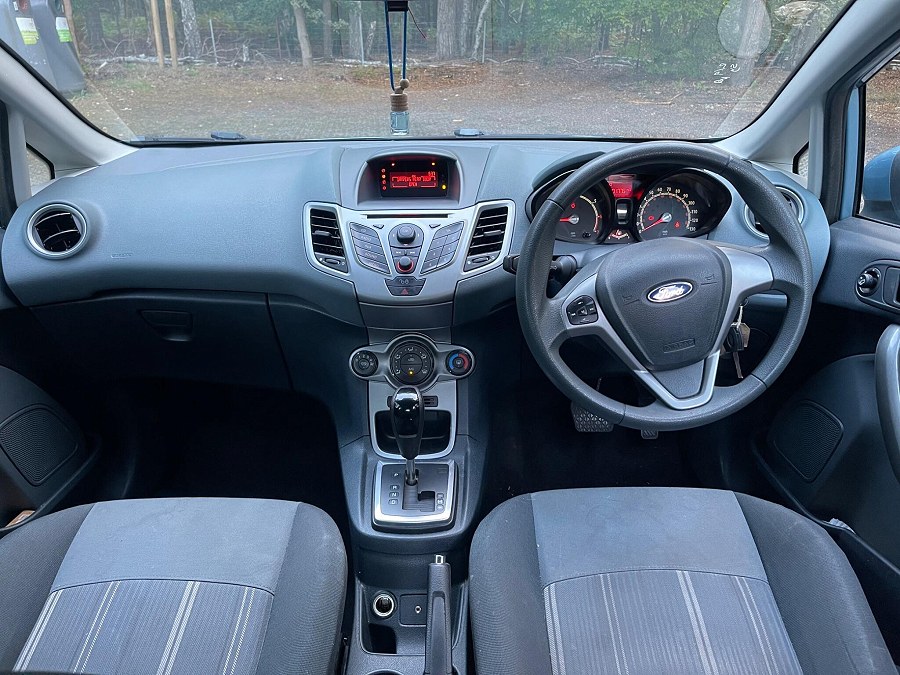 Ford Fiesta photo 2