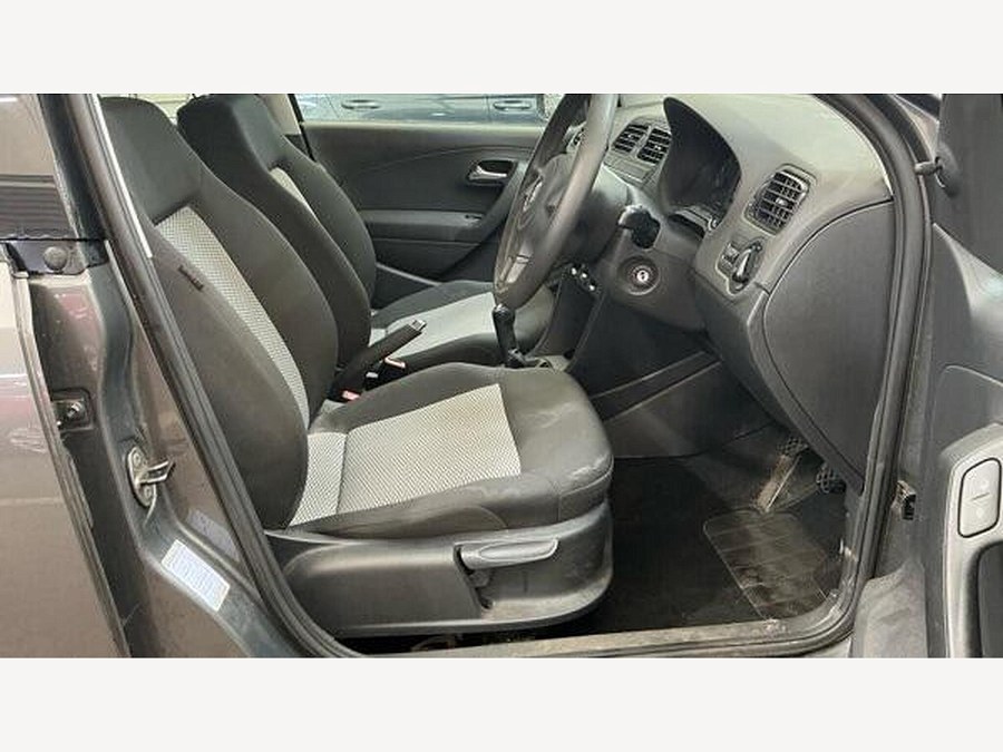 2011 Volkswagen Polo photo 11