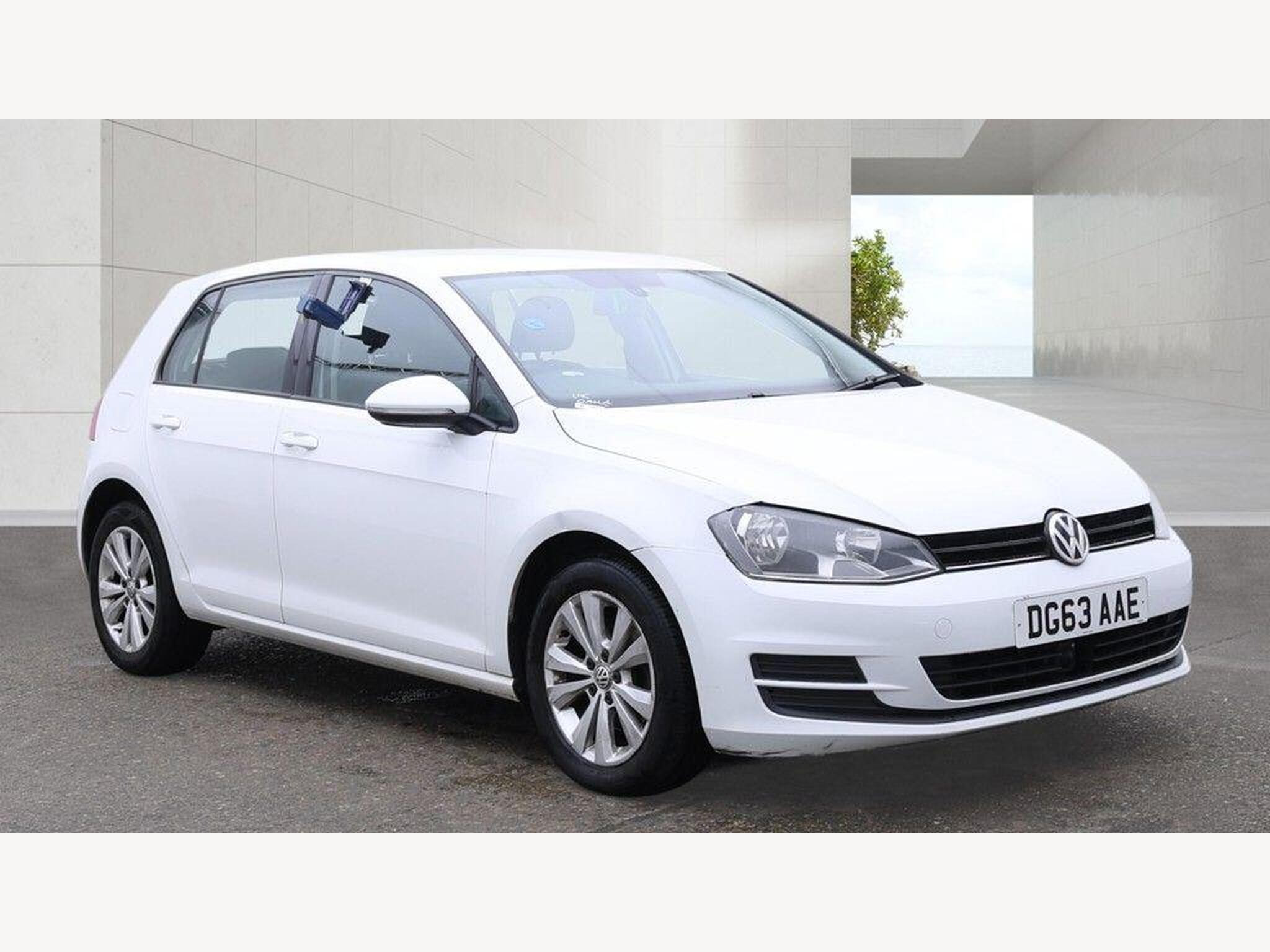 2013 Volkswagen Golf 1.6 TDI BlueMotion Tech SE DSG Euro 5 (s/s) 5dr for sale at AMB Cars
