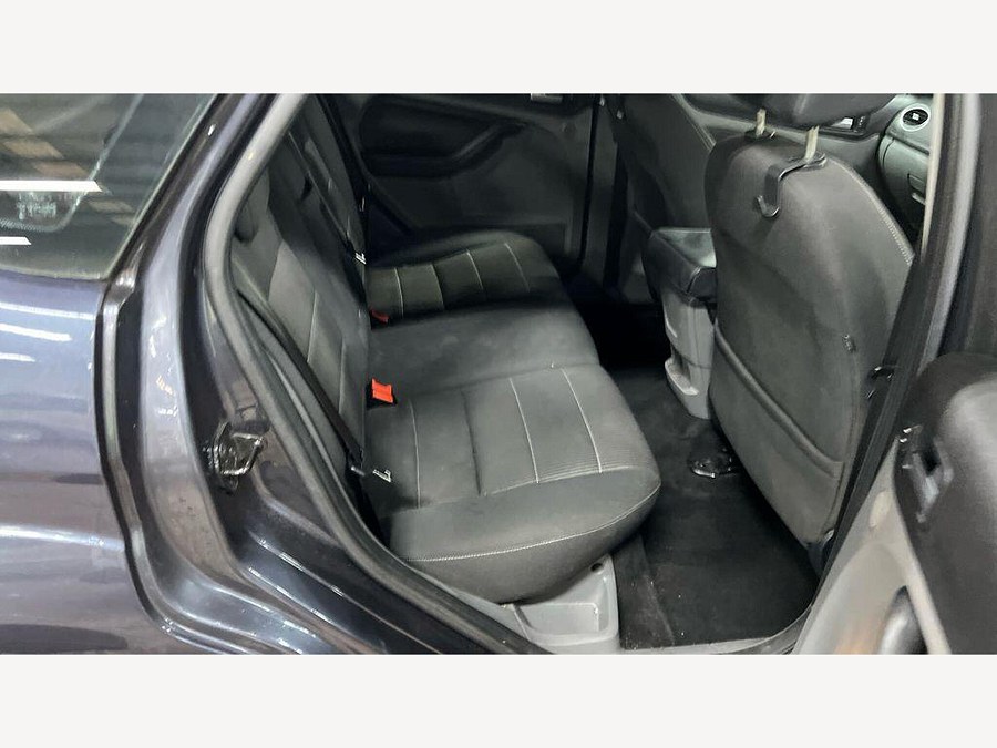 2010 Ford Focus photo 10