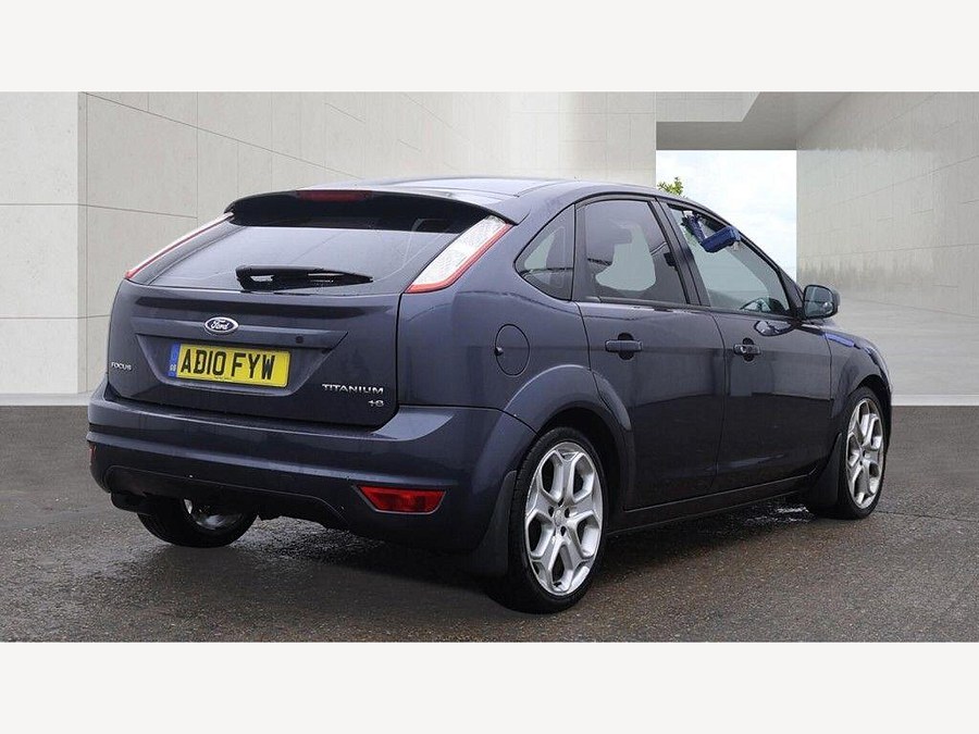 2010 Ford Focus photo 4