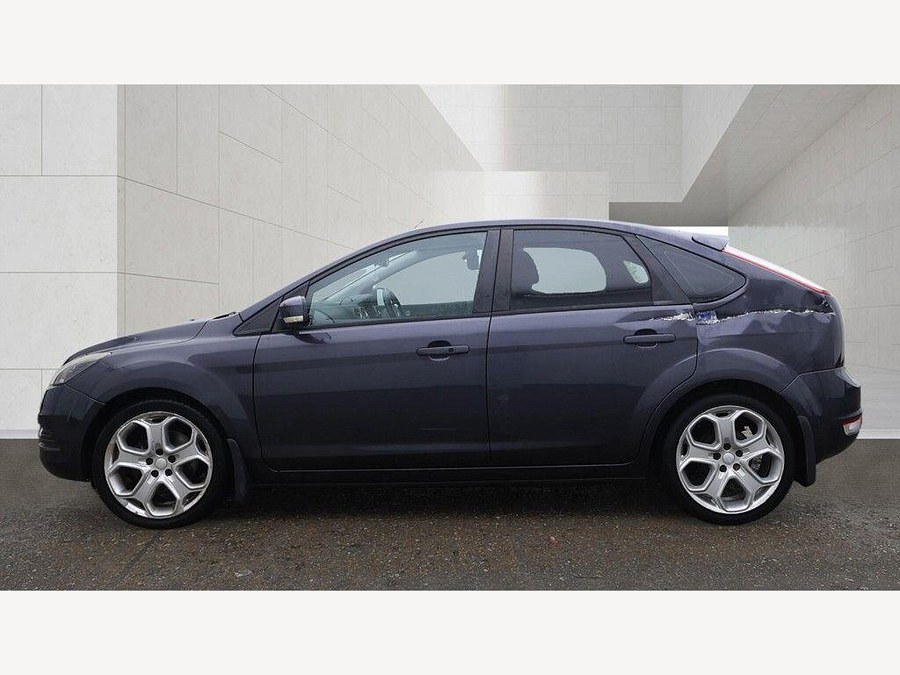 2010 Ford Focus photo 6