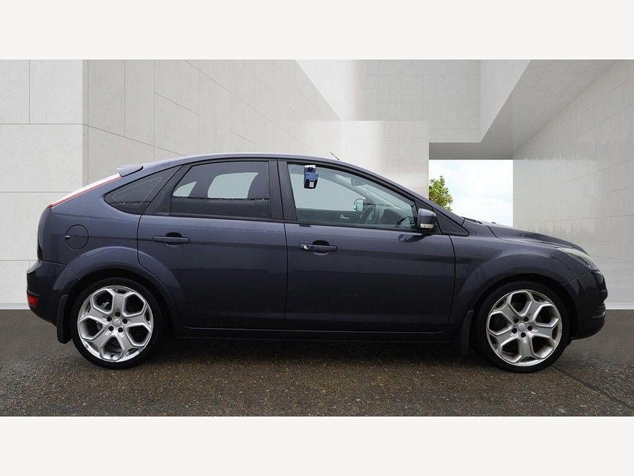2010 Ford Focus photo 5