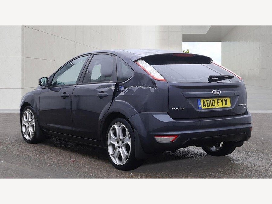 2010 Ford Focus photo 3