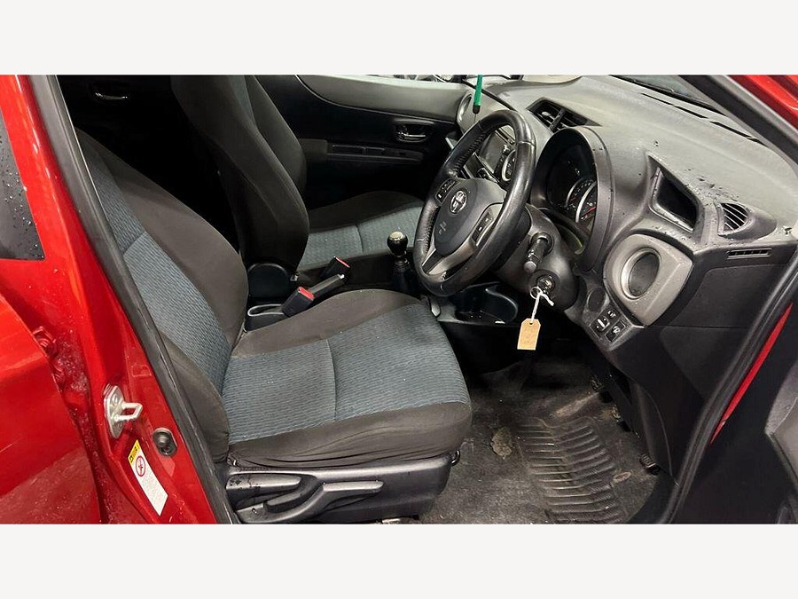 2012 Toyota Yaris photo 3