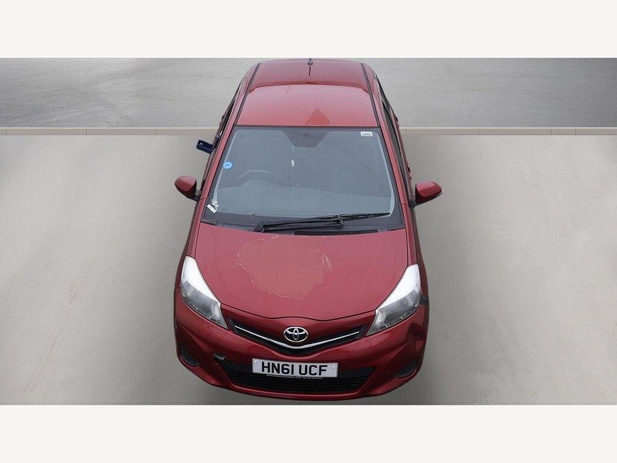 Toyota Yaris photo 2