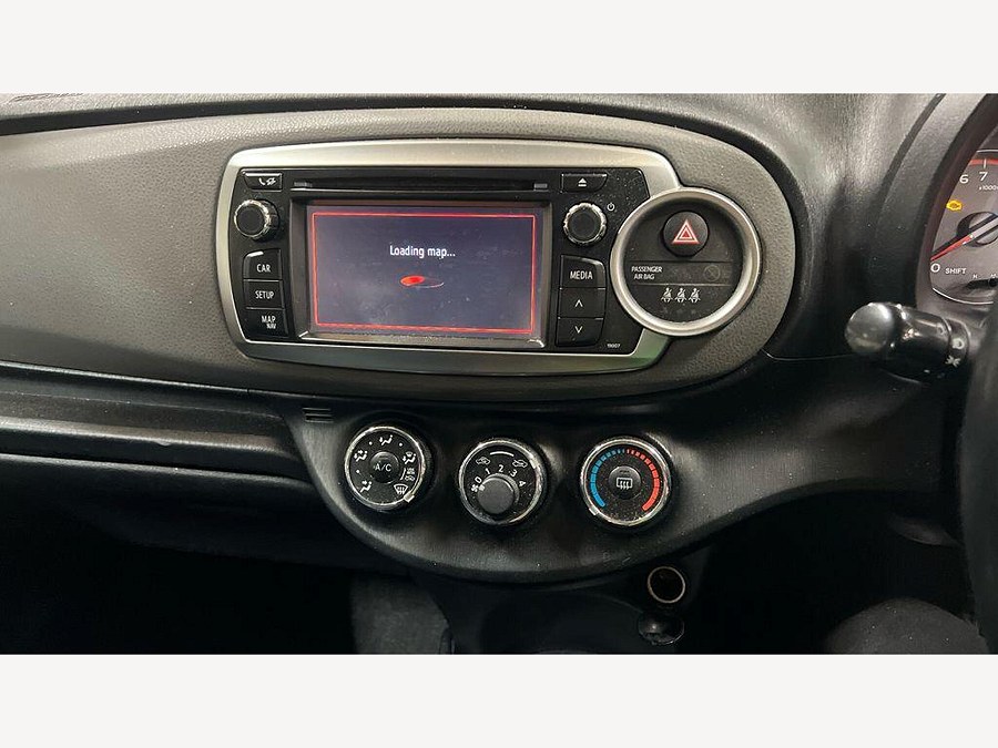 2012 Toyota Yaris photo 8