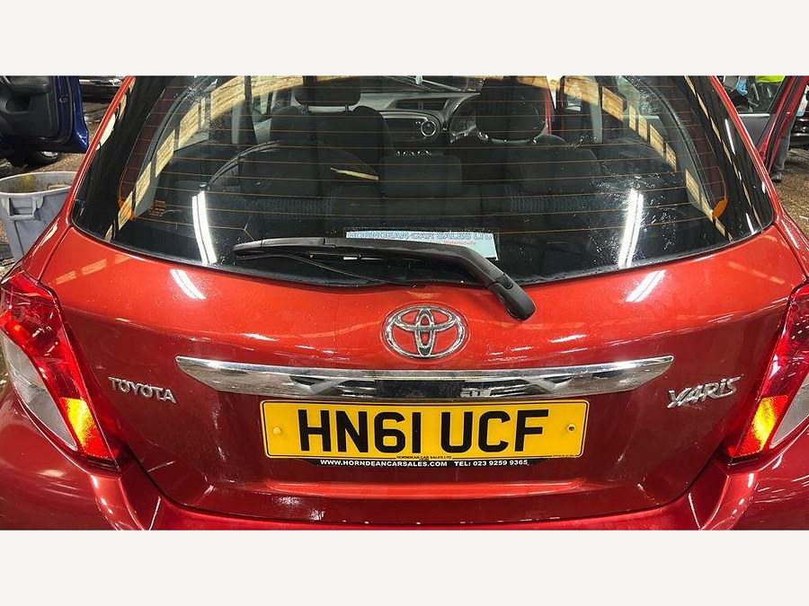 2012 Toyota Yaris photo 6