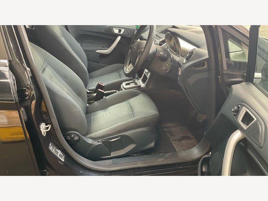 2012 Ford Fiesta photo 11