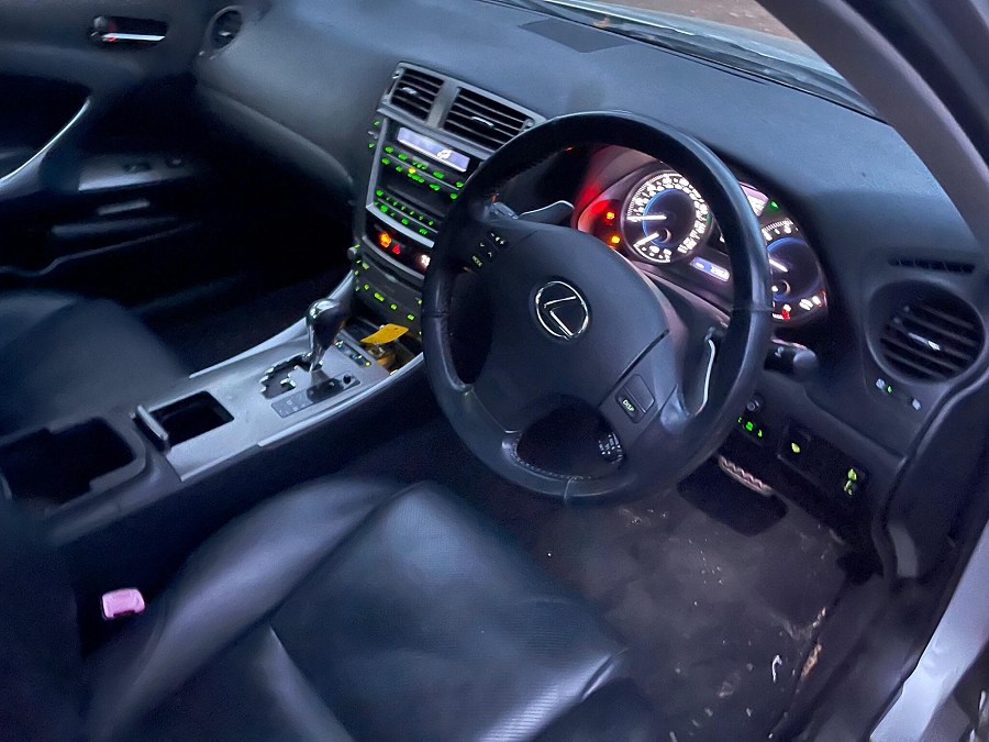 2006 Lexus IS photo 12