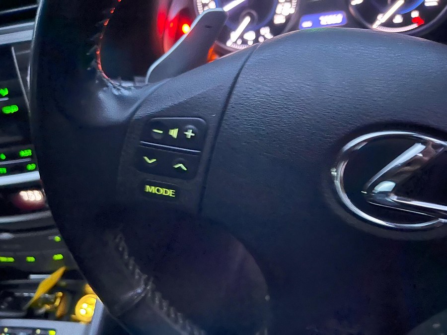 2006 Lexus IS photo 14
