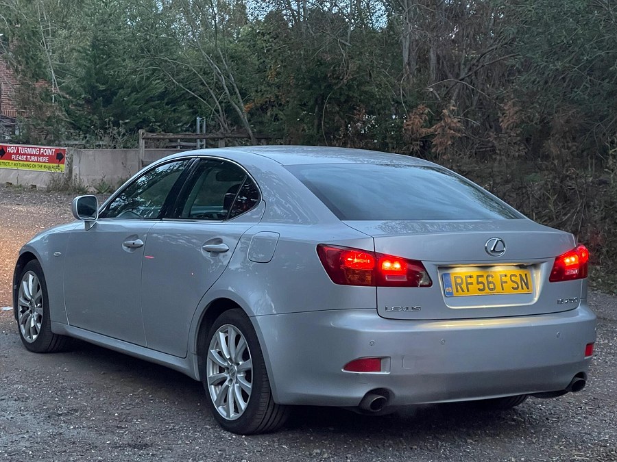 2006 Lexus IS photo 9