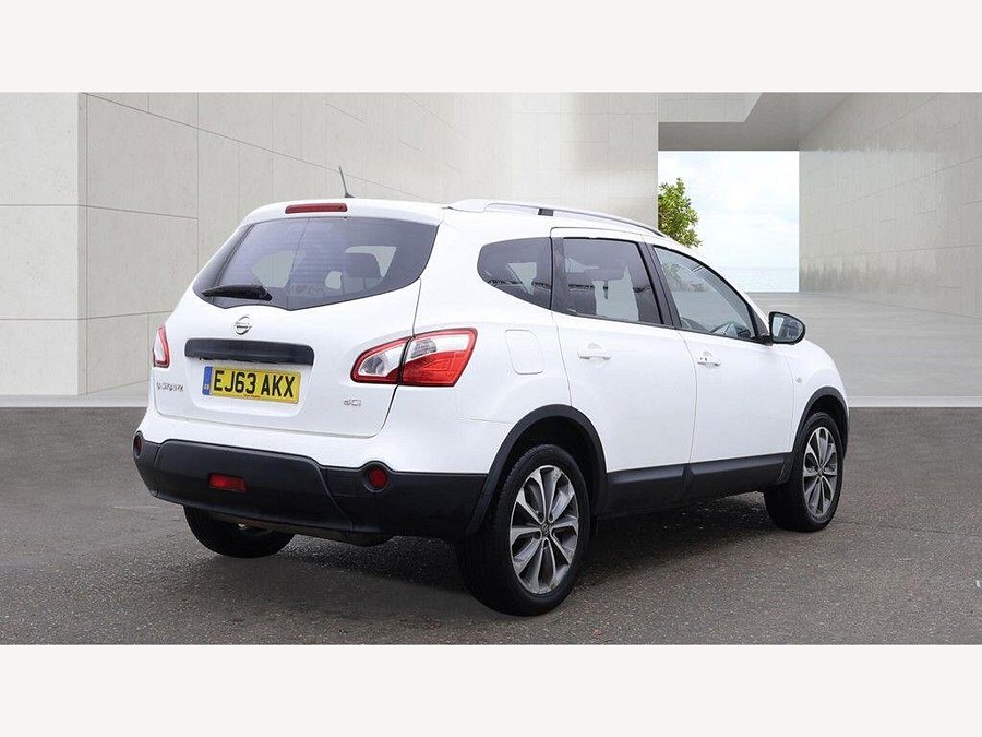 2013 Nissan Qashqai+2 photo 4