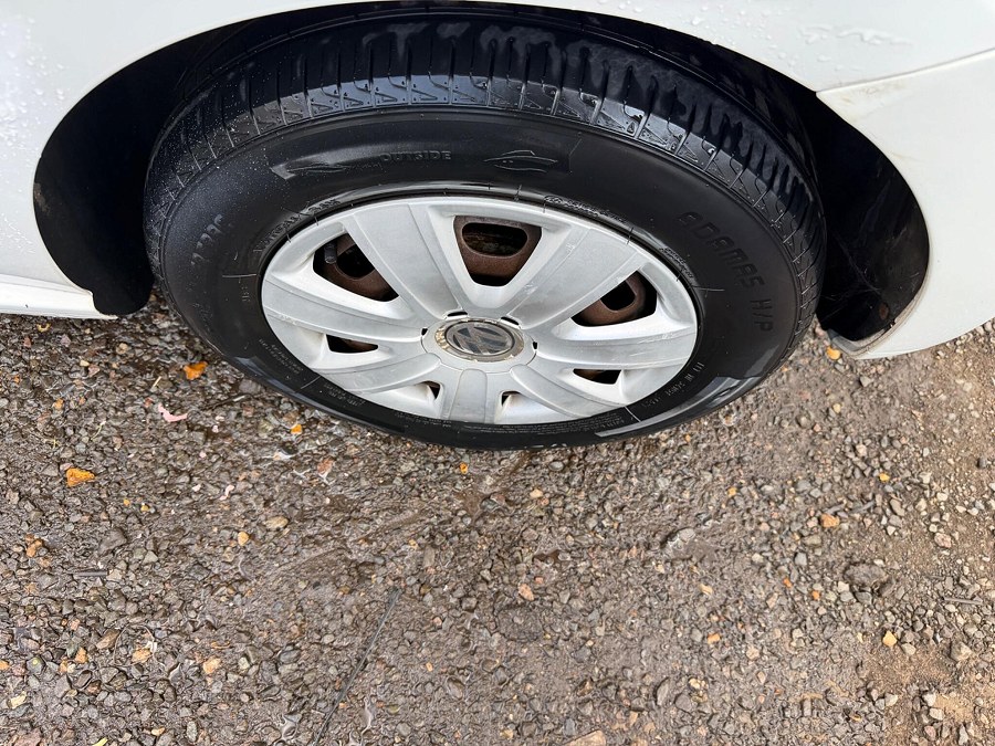 2011 Volkswagen Polo photo 9