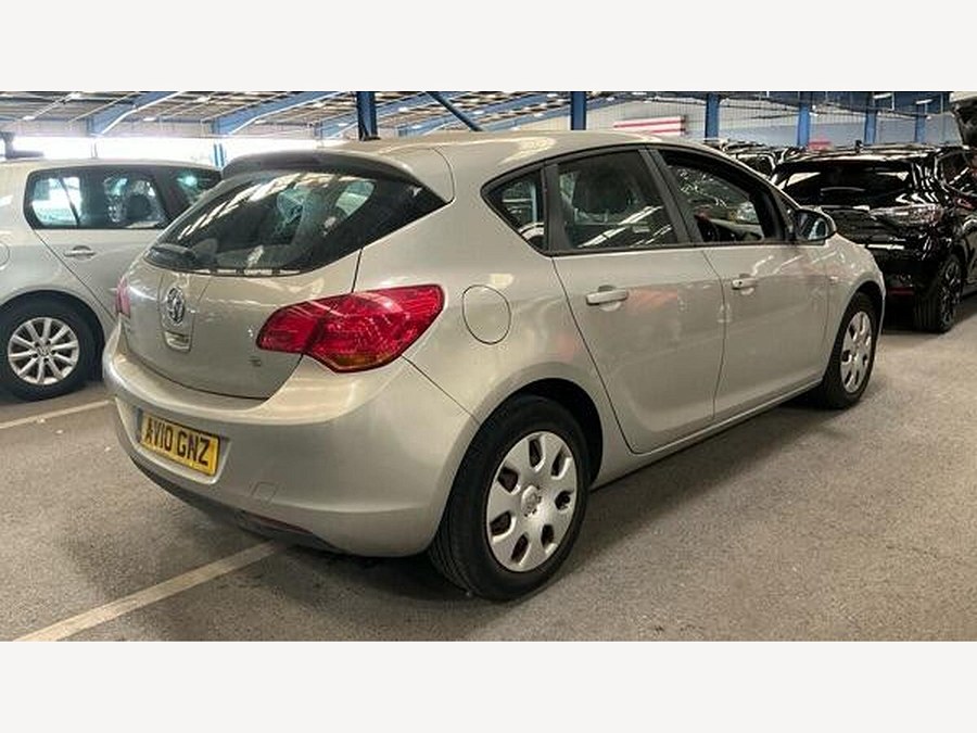 2010 Vauxhall Astra photo 3