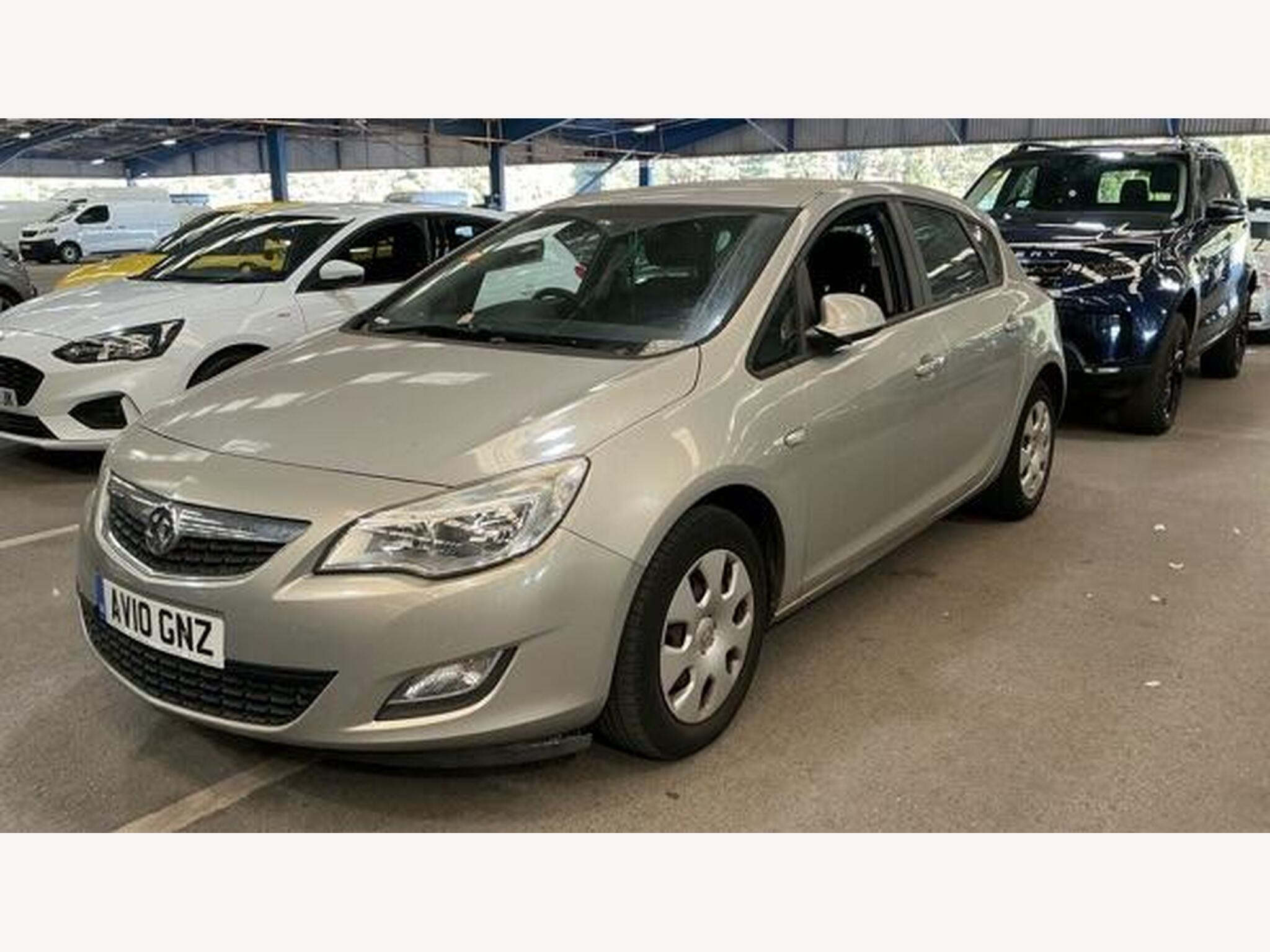 2010 Vauxhall Astra 1.6 16v Exclusiv Euro 5 5dr for sale at AMB Cars
