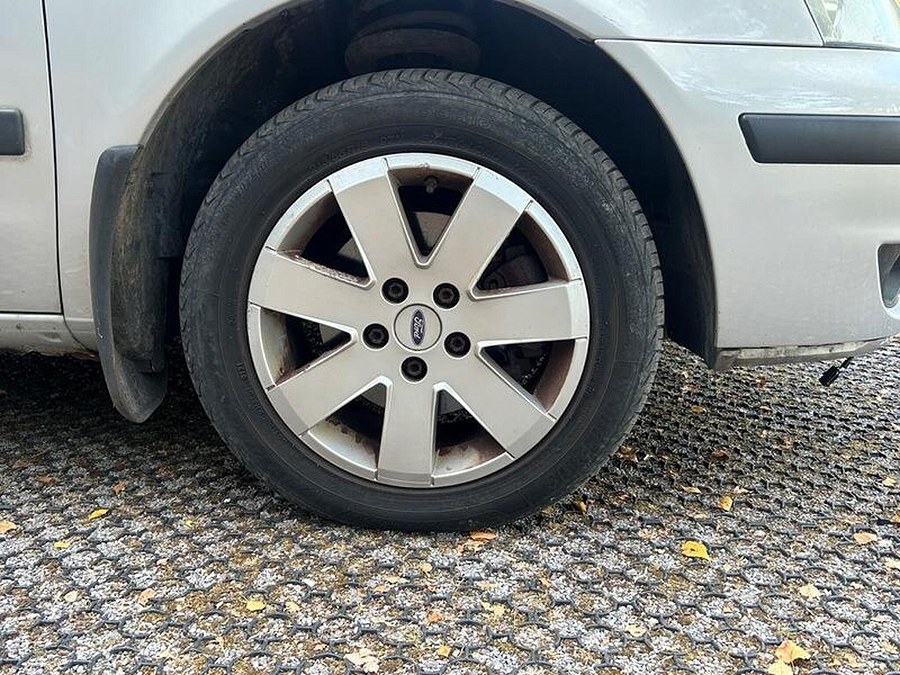 2002 Ford Galaxy photo 13