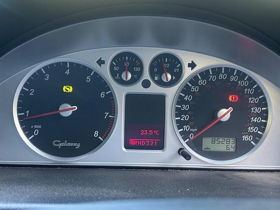 2002 Ford Galaxy photo 4