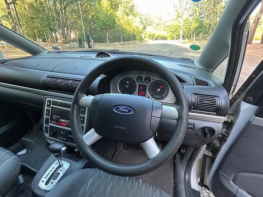 Ford Galaxy photo 2