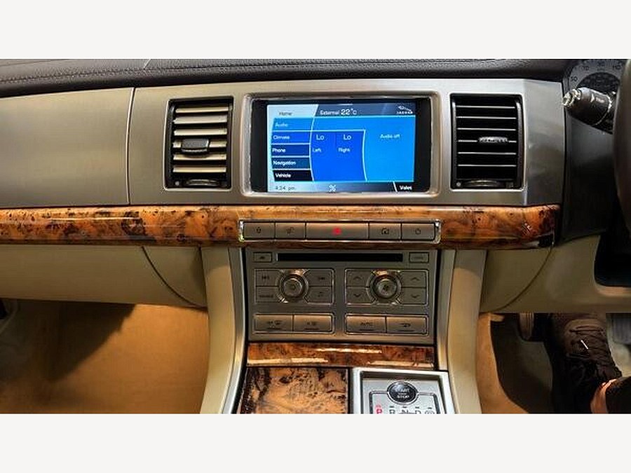 2009 Jaguar XF photo 10