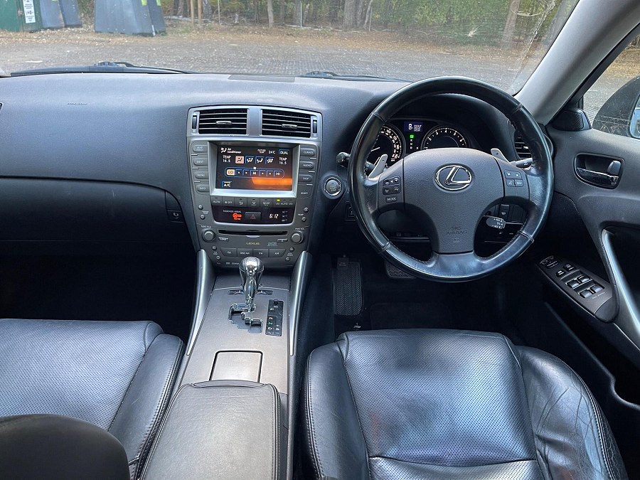 Lexus IS photo 2