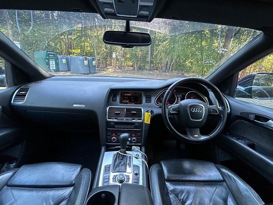 Audi Q7 photo 2