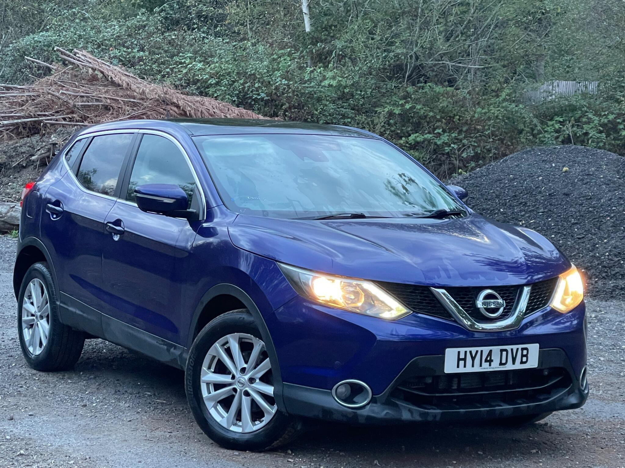 2014 Nissan Qashqai 1.6 dCi Acenta Premium XTRON 2WD Euro 5 (s/s) 5dr for sale at AMB Cars