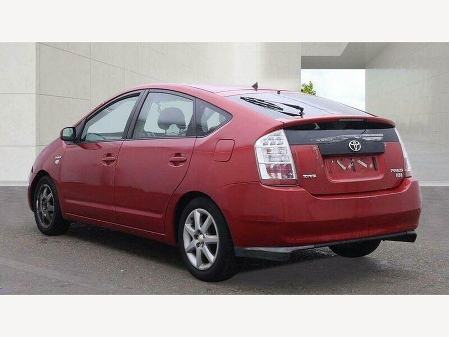 Toyota Prius photo 2