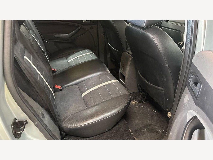 2010 Ford Kuga photo 11